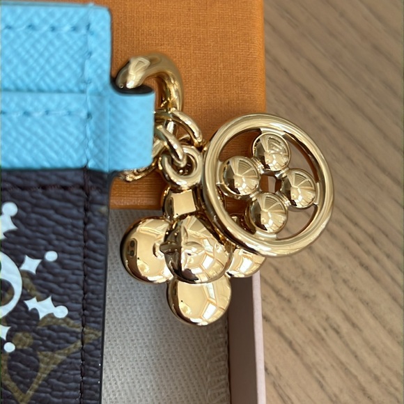 ❌SOLD❌❄️NEW❄️Louis Vuitton Charms Card Holder❄️ Monogram Azur Frost LIMITED - Picture 6 of 10